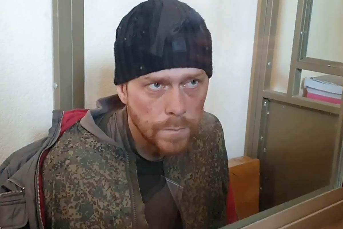 Подозреваемый в обстреле полицейских в Новошахтинске. Скриншот видео РИА Новости