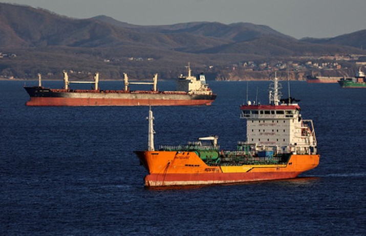 Танкеры с сырой нефтью на рейде российского порта Находка. Фото Tatiana Meel/File Photo/Reuters/Scanpix/LETA
