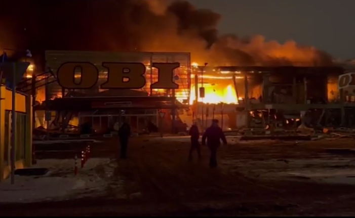 Пожар в ТЦ "Мега Химки". Кадр видеоролика, опубликованного РБК