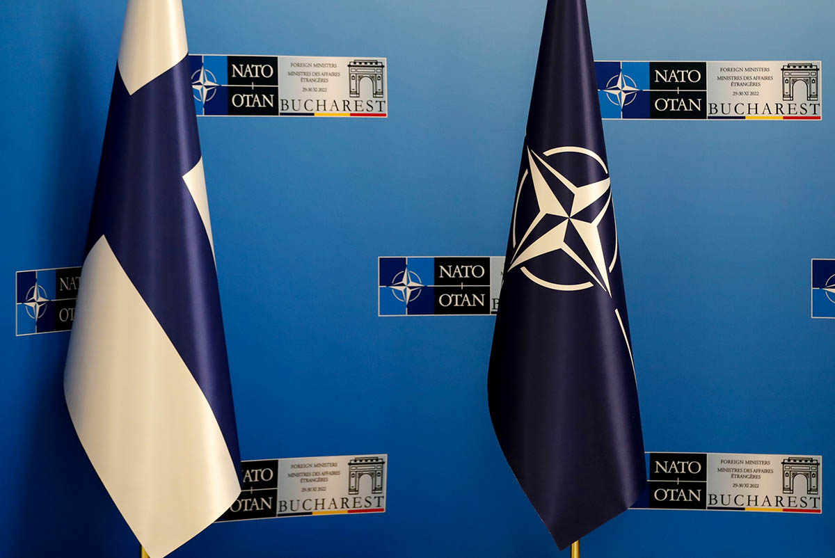 Флаги Финляндии и НАТО. Фото Robert Ghement/EPA/Scanpix/LETA