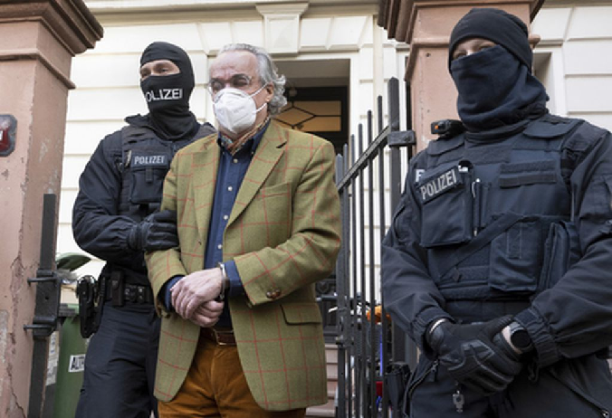 Задержание 71-летнего Генриха XIII Ройсса. Фото Boris Roessler/AP/Scanpix/LETA