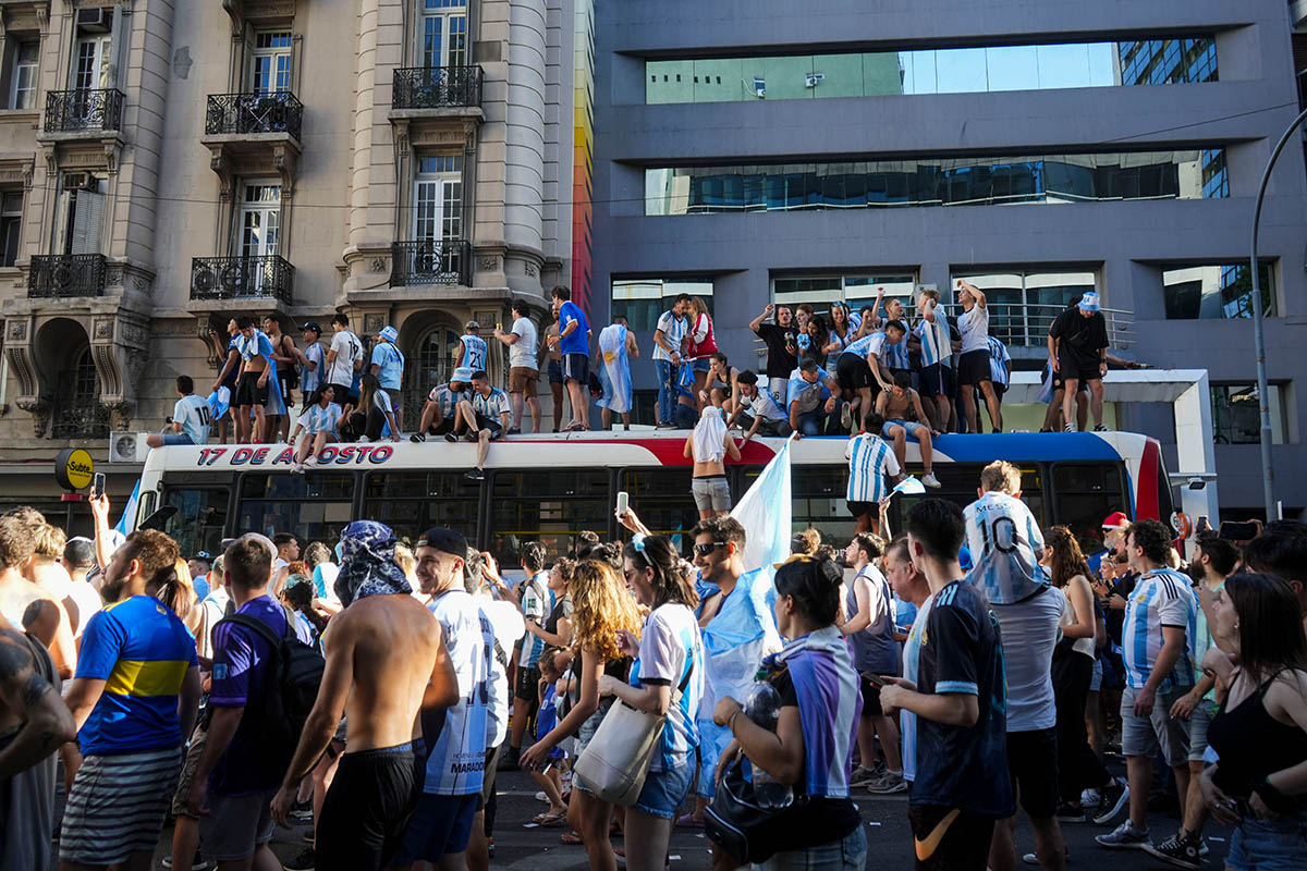Аргентина празднует победу в чемпионате мира по футболу 2022 года. Буэнос-Айрес, Аргентина. Фото Julieta Ferrario/ZUMA Press Wire/Scanpix/LETA
