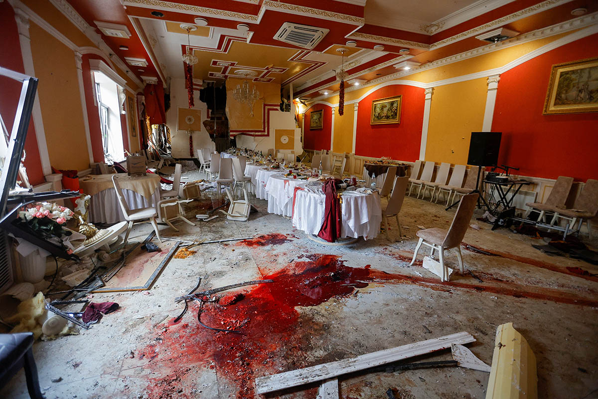 Поврежденный ресторан «Шеш-Беш», где был ранен Дмитрий Рогозин. Украина, 22 декабря 2022 года. Фото Alexander Ermochenko/REUTERS/Scanpix/Leta