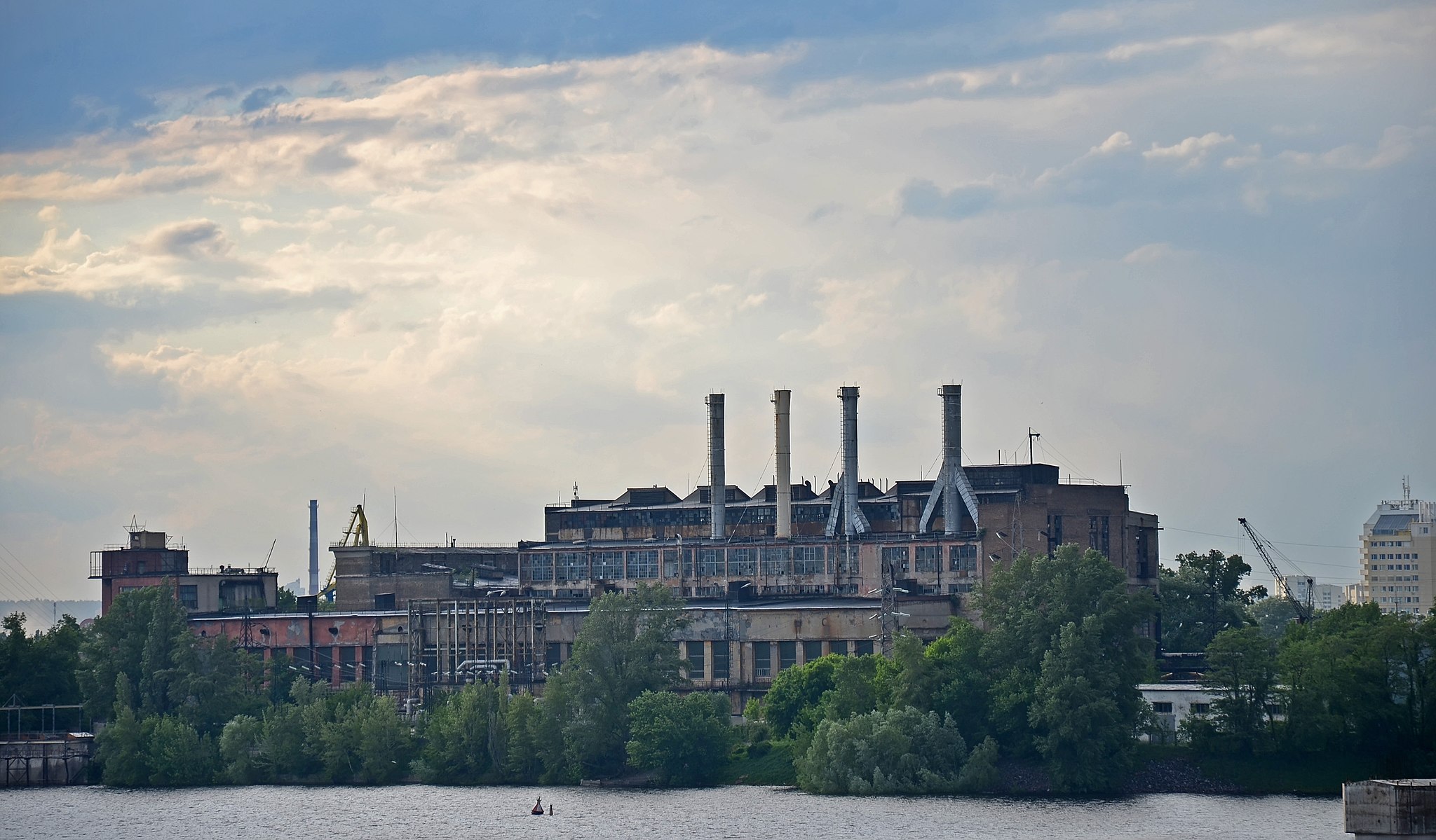 Киевская районная электростанция. Фото Kiyanka, Wikimedia, CC BY-SA 3.0.