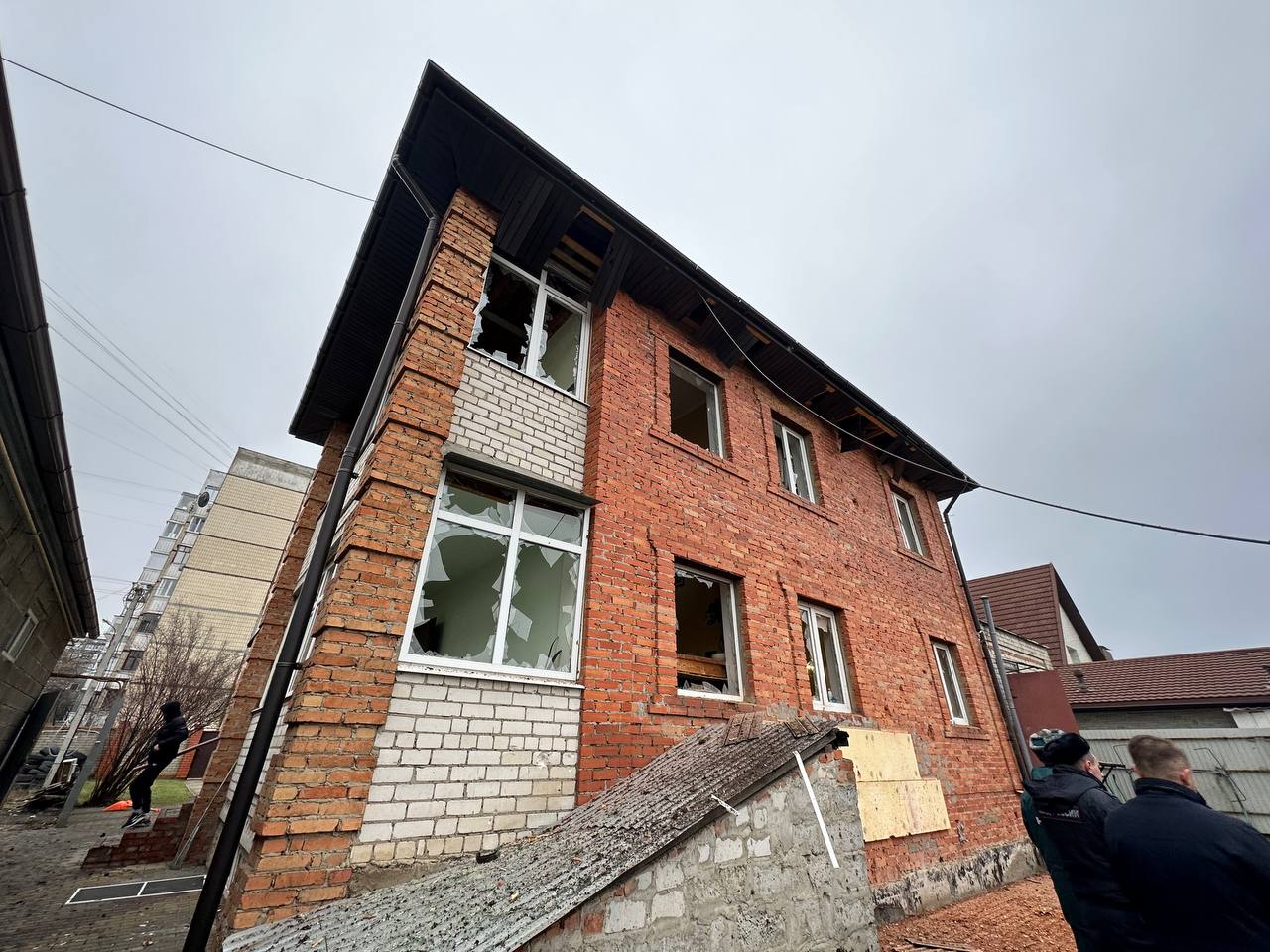 Последствия обстрела в Белгороде. Фото vvgladkov/Telegram