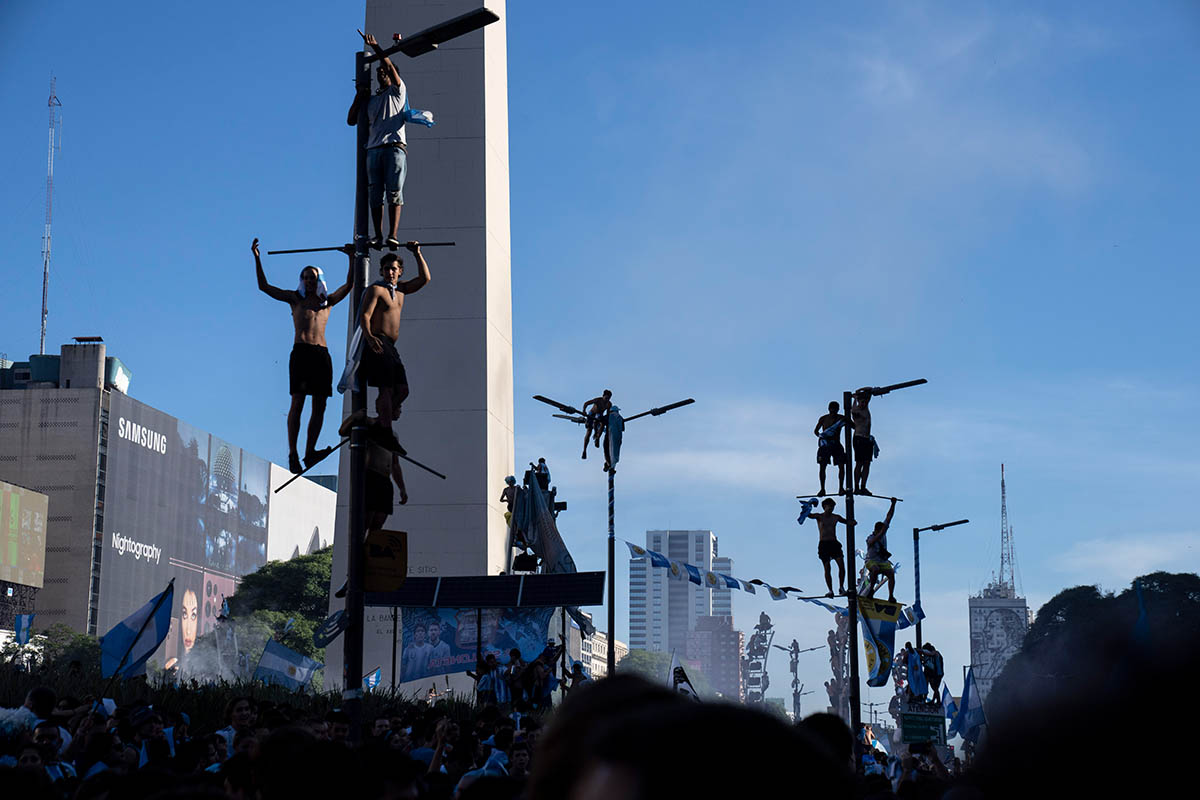 Аргентина празднует победу в чемпионате мира по футболу 2022 года. Буэнос-Айрес, Аргентина. Фото Rodrigo Abd/AP/Scanpix/LETA