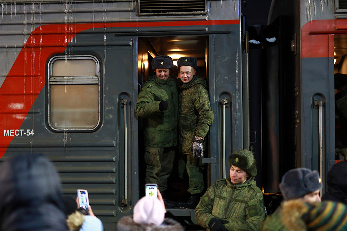 Мобилизованные солдаты на железнодорожной станции в Тюмени. Фото AP/Scanpix/Leta