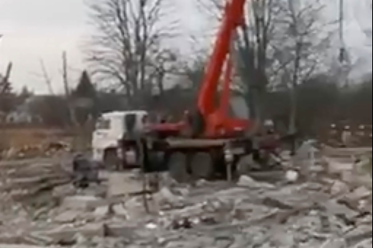 Разрушенное здание ПТУ в Макеевке в ДНР. Скриншот видео charter97/Twitter