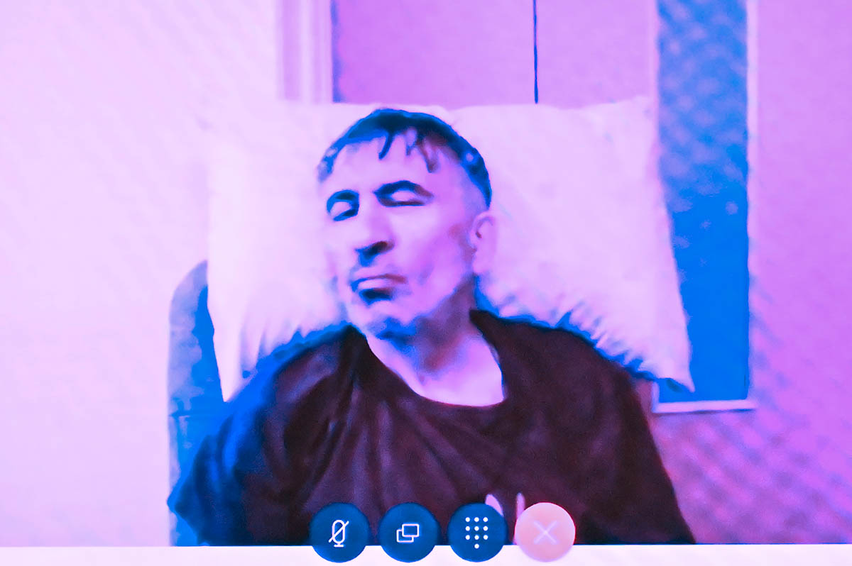 Михаил Саакашвили по видеосвязи из больницы во время слушаний по делу о его освобождении по состоянию здоровья в Тбилисском городском суде, Грузия. 22 декабря 2022 года. Фото ZURAB KURTSIKIDZE/EPA/Scanpix/LETA