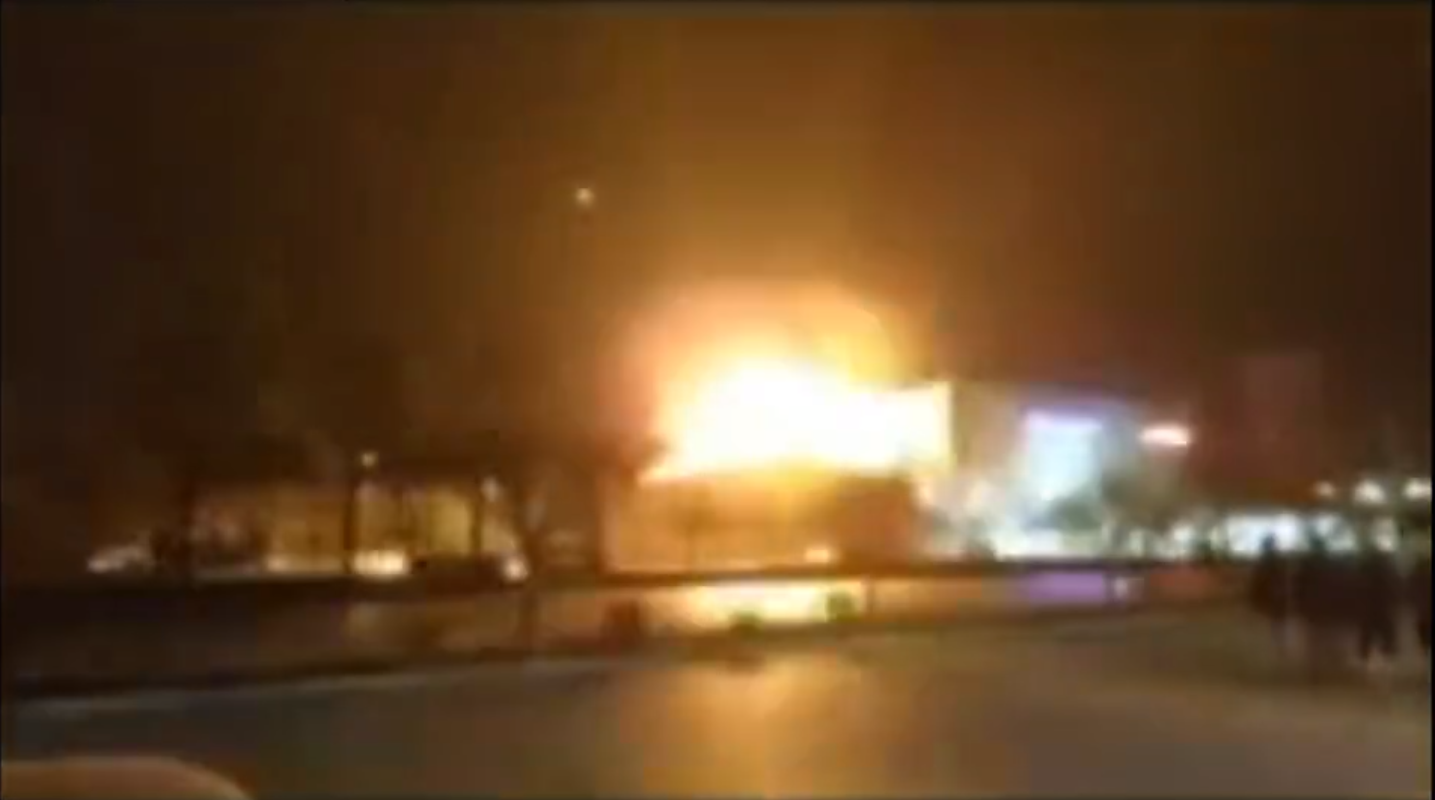 Взрыв на оборонном предприятии Ирана. Скриншот из видео Iran Intarnational