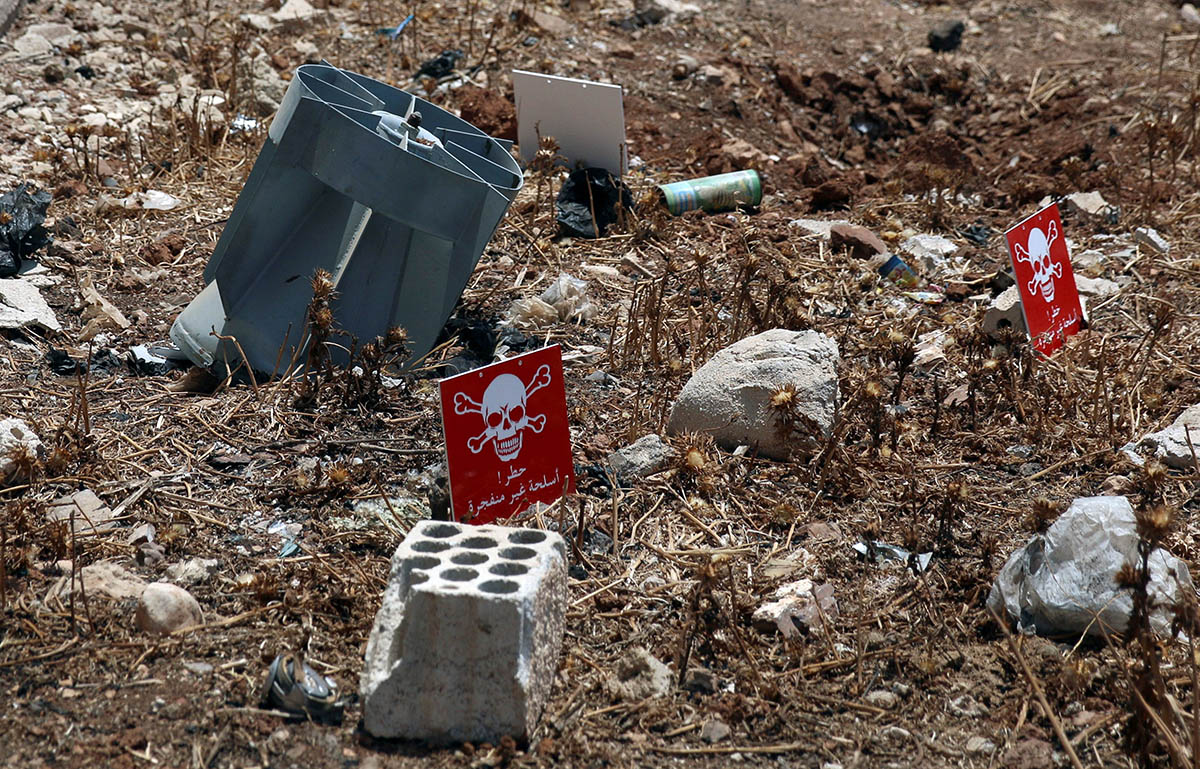 Остатки контейнера с кассетными боеприпасами в удерживаемом повстанцами районе Дераа, Сирия. Архивное фото Alaa al-Faqir/REUTERS/File Photo/Scanpix/Leta
