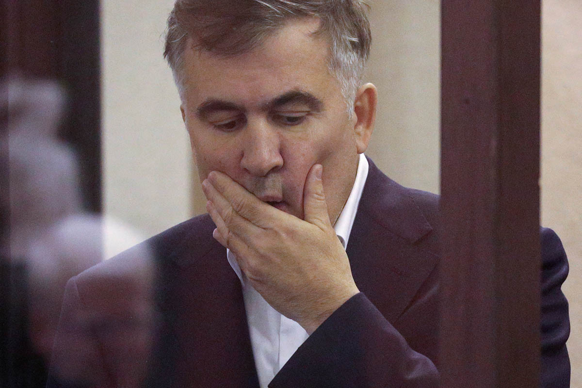 Бывший президент Грузии Михаил Саакашвили во время судебного заседания в Тбилиси, Грузия. 2 декабря 2021 года. Фото Irakli Gedenidze/REUTERS/Scanpix/LETA