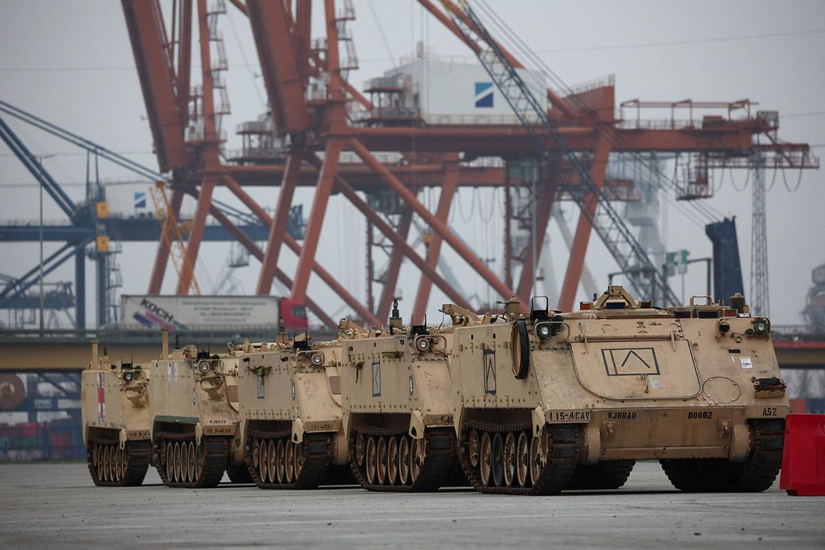 Военные машины 2-й бронетанковой бригады США в польском порту Гдыня в рамках операции НАТО «Атлантическая решимость». Фото Kacper Pempel/REUTERS/Scanpix/LETA