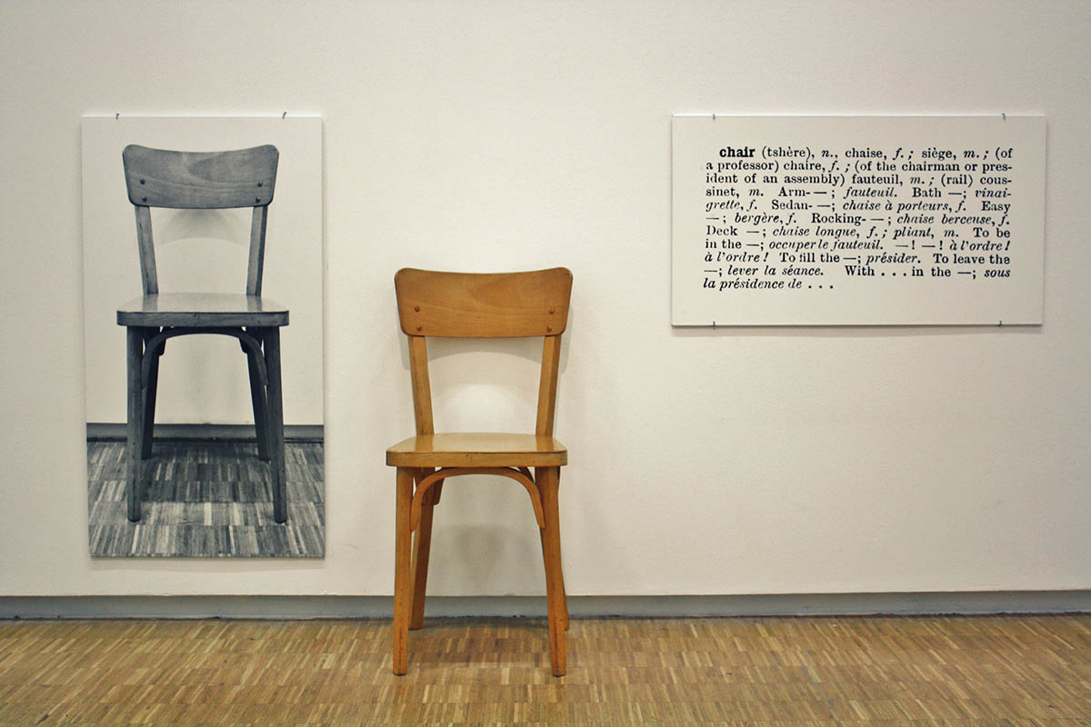 Джозеф Кошут. Один и три стула. 1965 год. Фото eotanez по лицензии Flickr