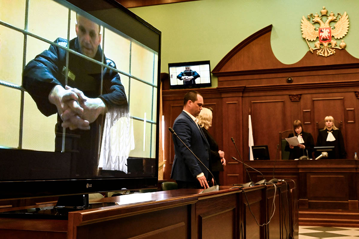 Алексей Навальный на экране в зале Мосгорсуда. Фото Alexander NEMENOV/AFP/Scanpix/Leta