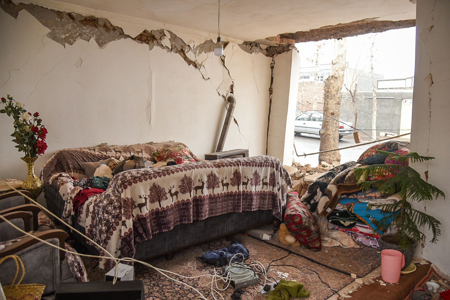 Квартира после землетрясения на северо-западе Ирана 29 января 2023 года. Фото: Soheil Faraji/ISNA/AFP/Scanpix/LETA.