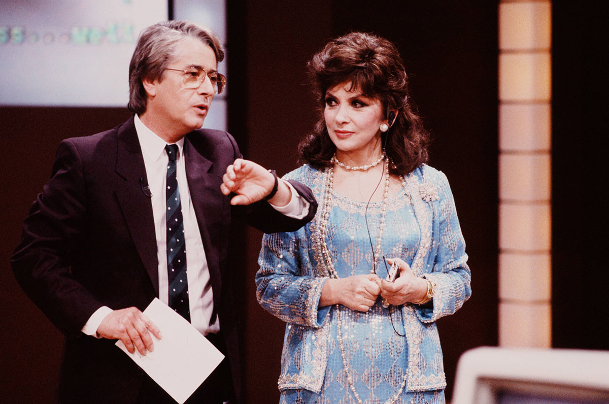 Ведущий немецкого телешоу Франк Эльстнер и Джина Лоллобриджида, 1986 год. Фото ZIK Images/United Archives/Scanpix/LETA