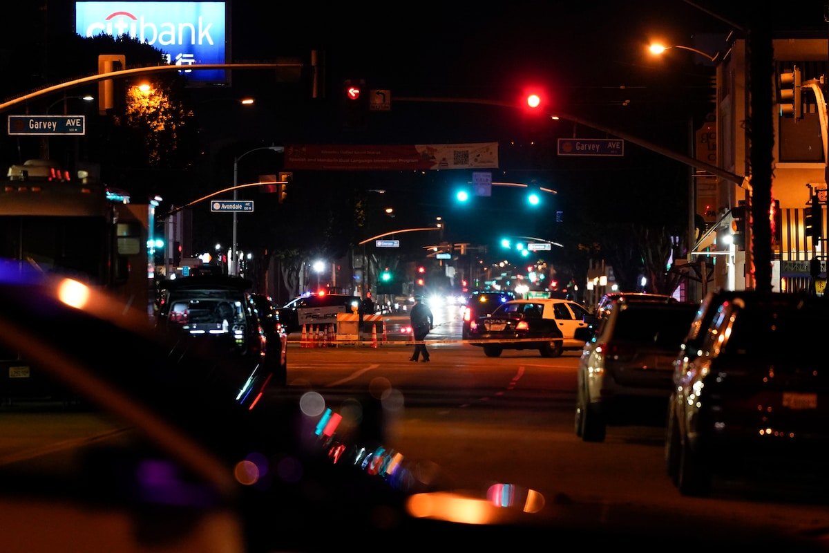 После стрельбы в Монтерей-Парке. Фото AP Photo/Jae C. Hong