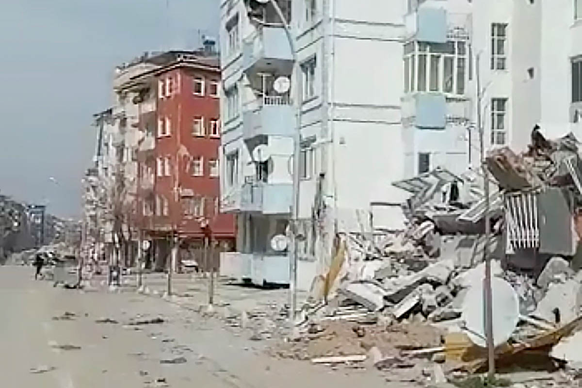 Землетрясение в турецкой провинции Малатья, 27 февраля 2023 года. Скриншот видео muhendisyenn/Twitter