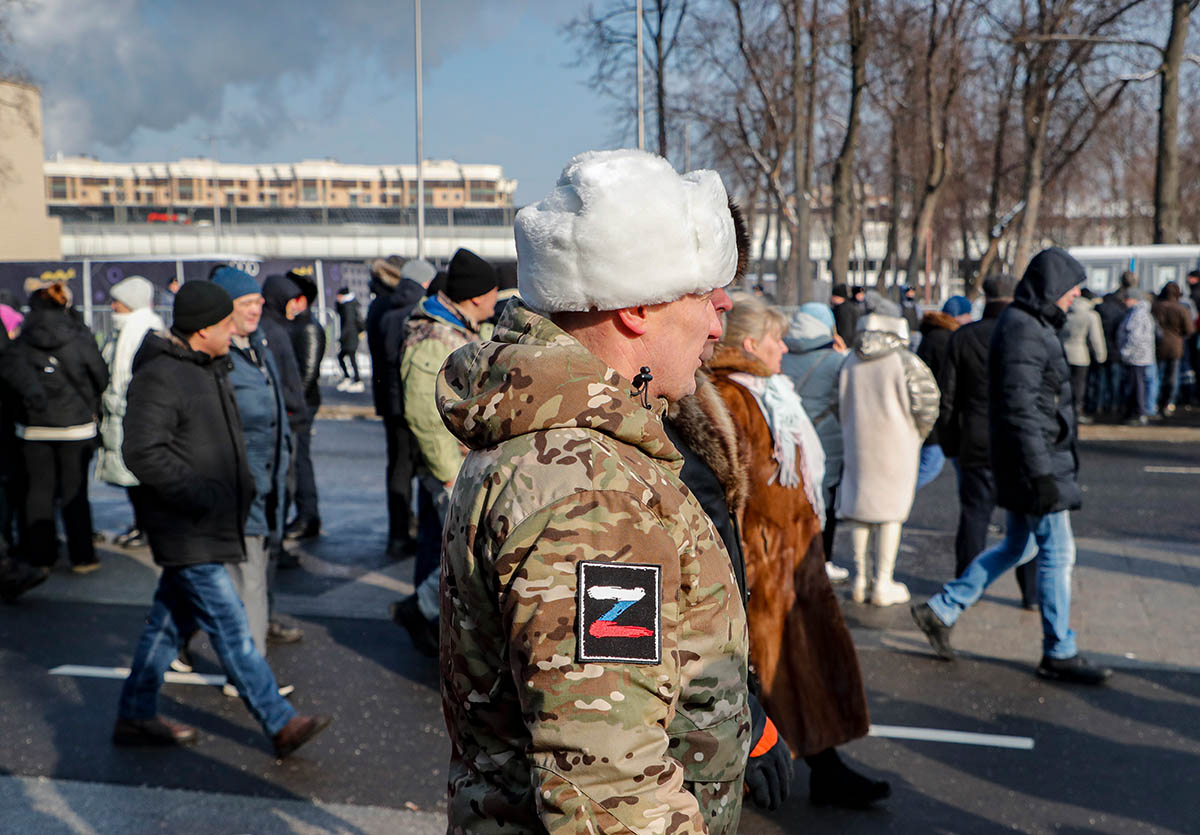 Люди собираются на митинг-концерт на стадионе «Лужники», 22 февраля 2023 года. Фото MAXIM SHIPENKOV/EPA/Scanpix/Leta
