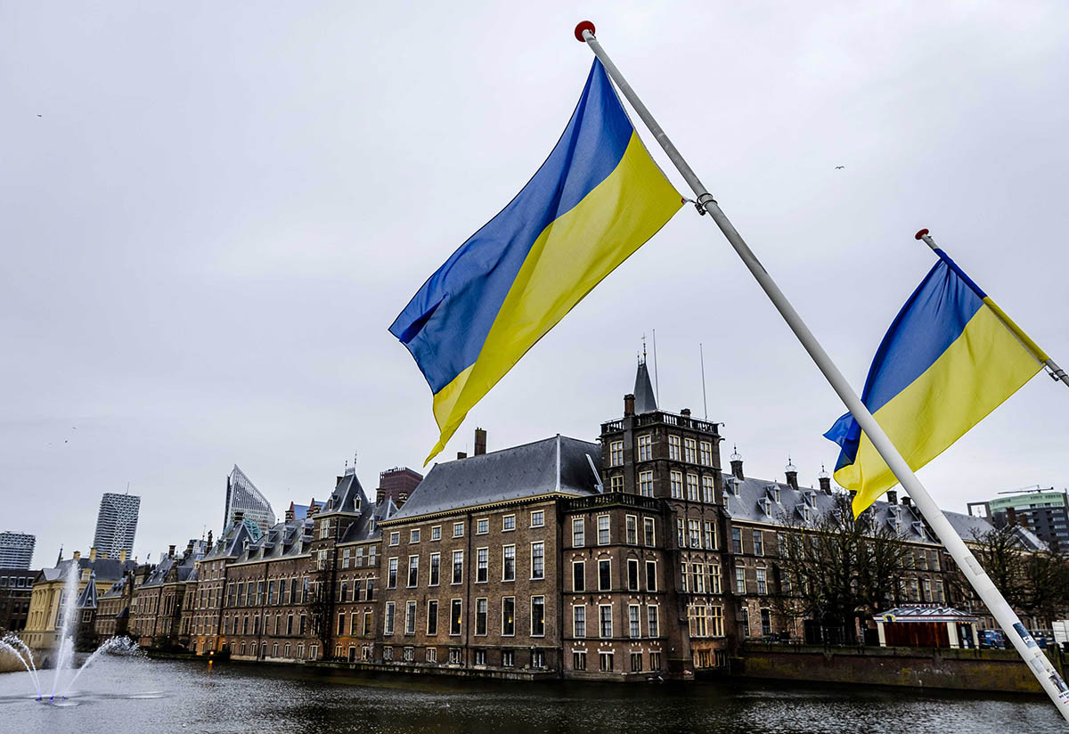 Украинские флаги в Гааге, Нидерланды. 24 февраля 2023 года. Фото REMKO DE WAAL/EPA/Scanpix/Leta