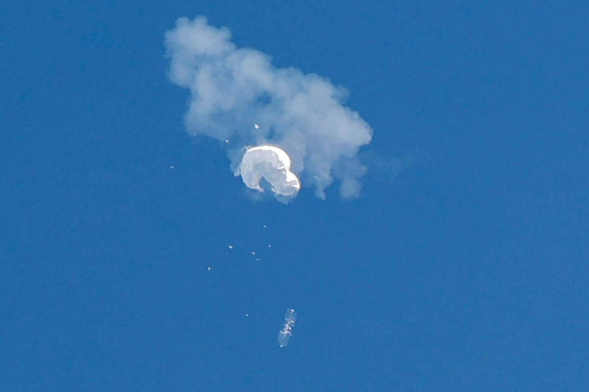 Предполагаемый китайский воздушный шар-шпион был сбит у побережья в Серфсайд-Бич, Южная Каролина, США, 4 февраля 2023 года. Фото Randall Hill/REUTERS/File Photo/Scanpix/LETA