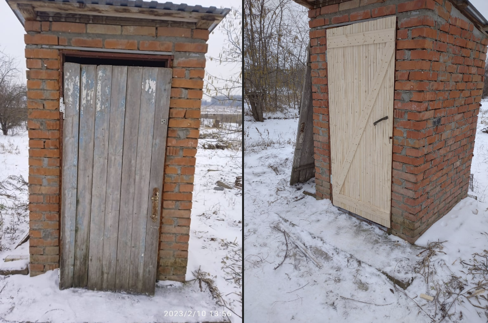 Новая дверь в уличном туалете в Краснодарском крае.