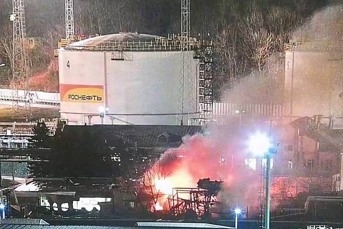 Пожар на нефтебазе «Роснефть» в Туапсе, Краснодарский край. Фото Астра/Telegram