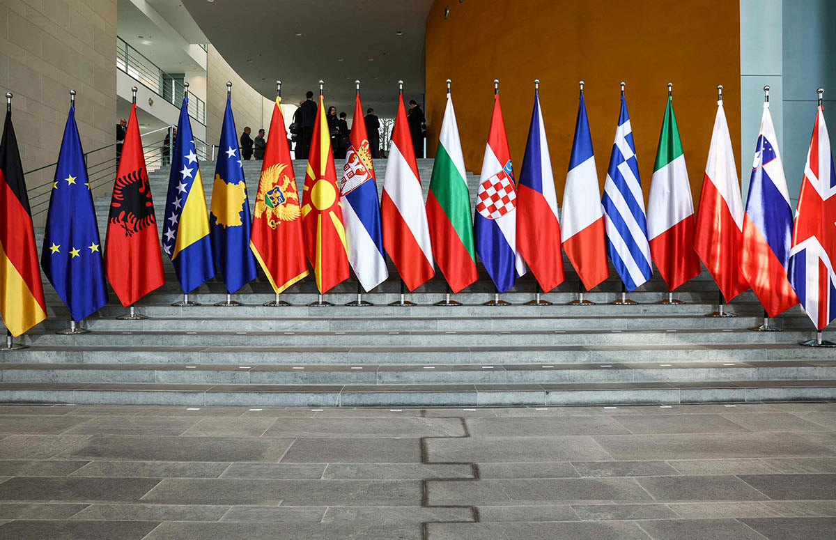Флаги стран ЕС. Фото Jens Schlueter/AFP/Scanpix/LETA