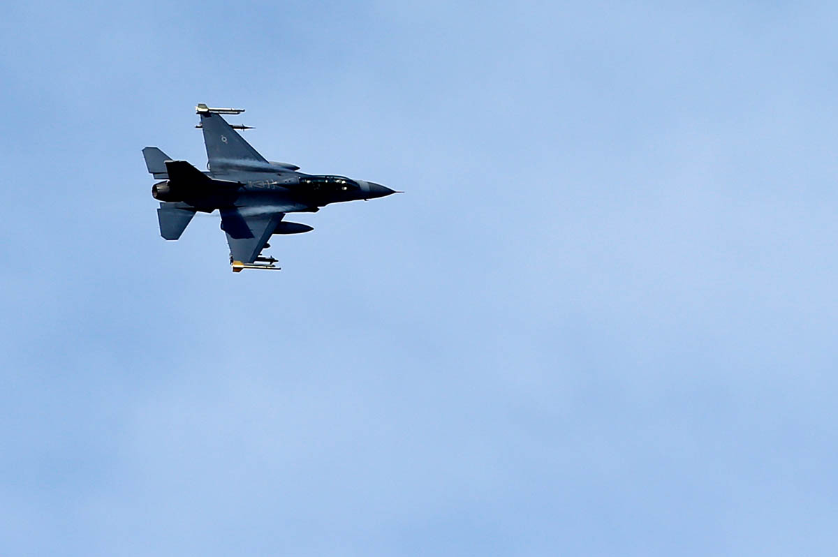 Американский военный истребитель F-16. Фото Mindaugas Kulbis/AP Photo/Scanpix/LETA