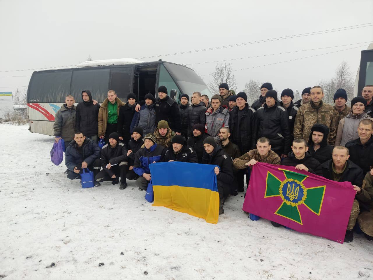 Возвращение украинских военнопленных 4 февраля 2023 года. Фото из телеграм-канала Андрея Ермака