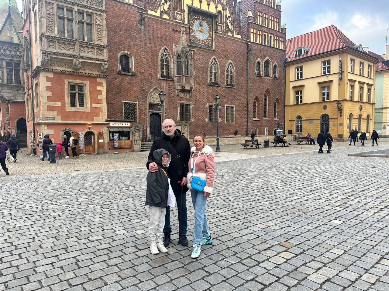 Александр Орел благополучно встретился с дочерью и внуком во Вроцлаве.