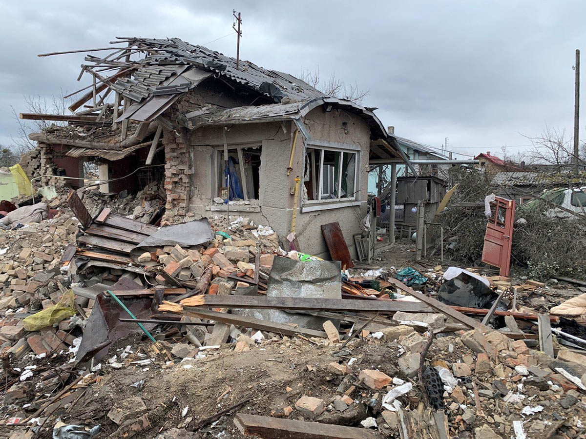 Вид на жилой дом, разрушенный российским ракетным ударом недалеко от города Золочев, Львовская область, Украина. 9 марта 2023 года. Фото Andriy Perun/REUTERS/Scanpix/LETA
