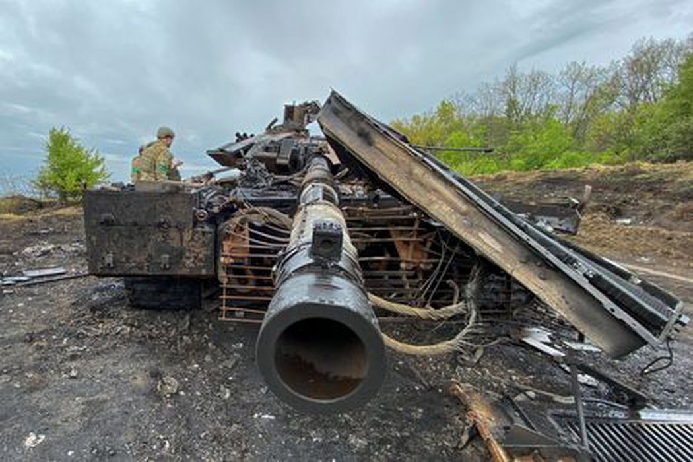Уничтоженный российский танк Т-90 Прорыв. Фото Vitalii Hnidyi/Reuters/Scanpix/LETA