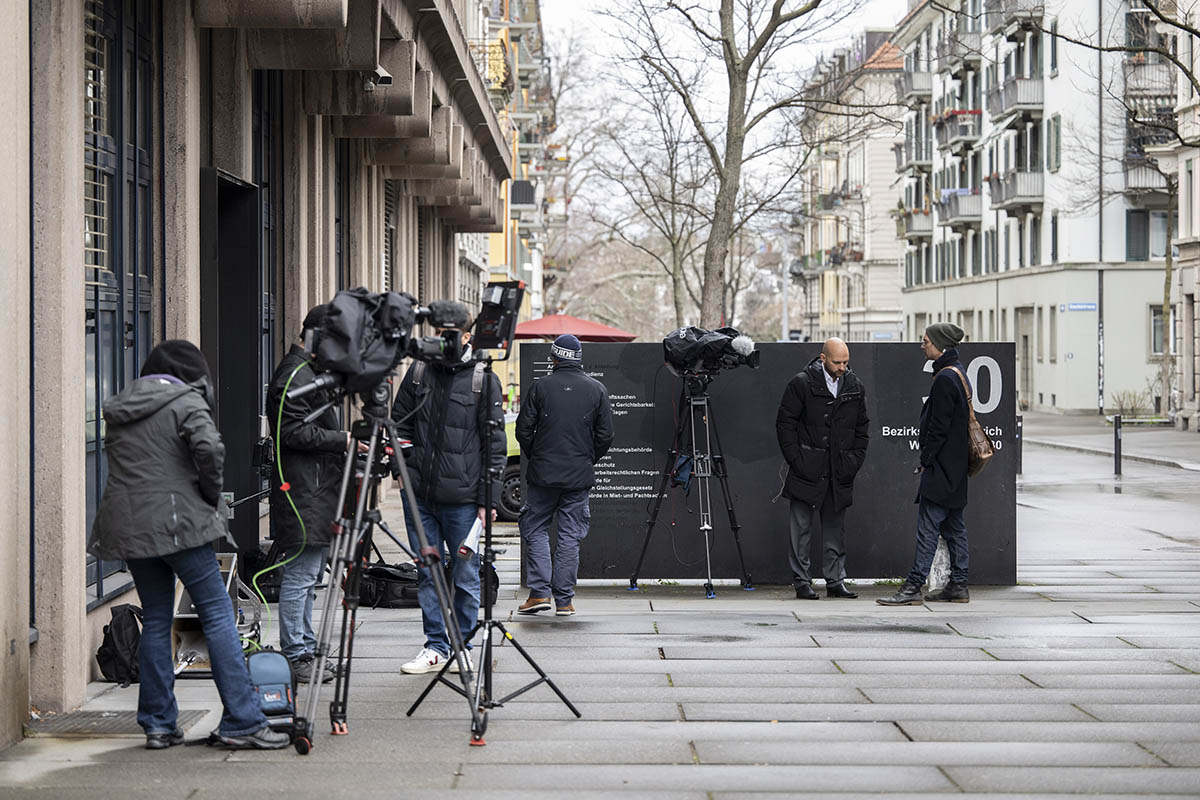 Журналисты у окружного суда Цюриха, Швейцария. Фото ENNIO LEANZA/EPA/Scanpix/LETA