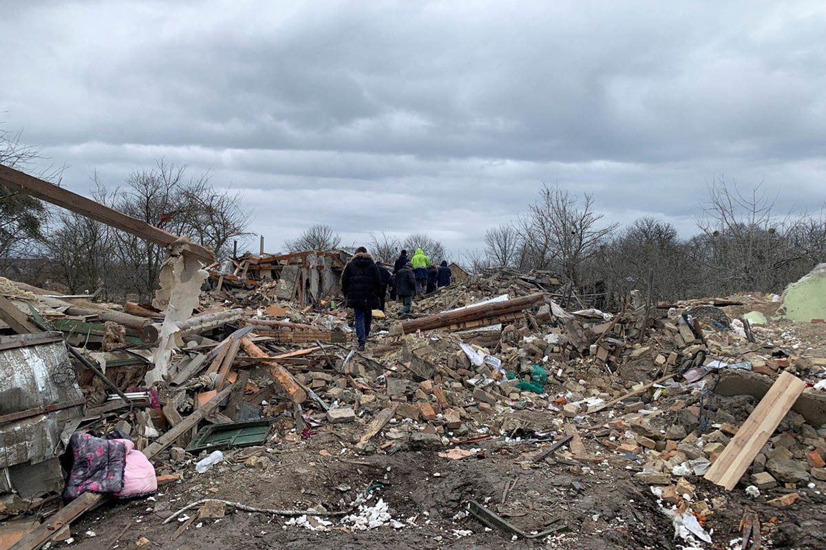 Разрушенные жилые дома российским ракетным ударом, недалеко от города Золочев, Львовская область, Украина. 9 марта 2023 года. Фото Andriy Perun/REUTERS/Scanpix/LETA