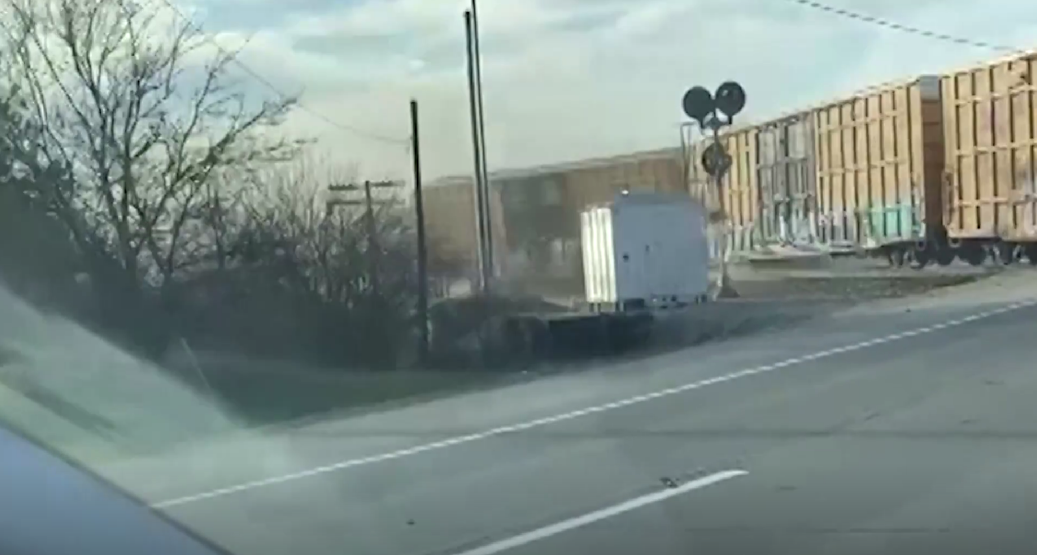 Авария с поездом в Огайо. Скриншот видео очевидцев