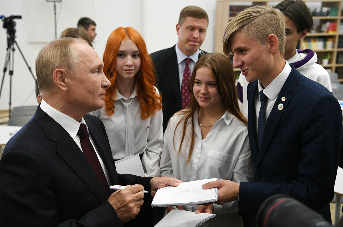 Владимир Путин на встрече с участниками открытого урока «Разговоры о важном». Фото Alexey MAISHEV/SPUTNIK/AFP/Scanpix/Leta