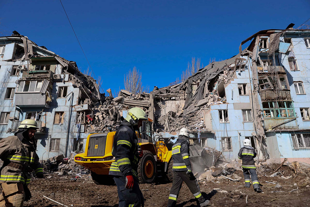 Последствия ракетного удара в Запорожье 2 марта 2023 года. Фото Katerina Klochko/AFP/Scanpix/LETA