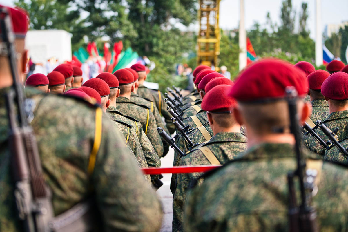 Парад вооруженных сил на праздновании Дня независимости в Тирасполе, Приднестровье. Фото IulianUrsachi по лицензии Istockphoto