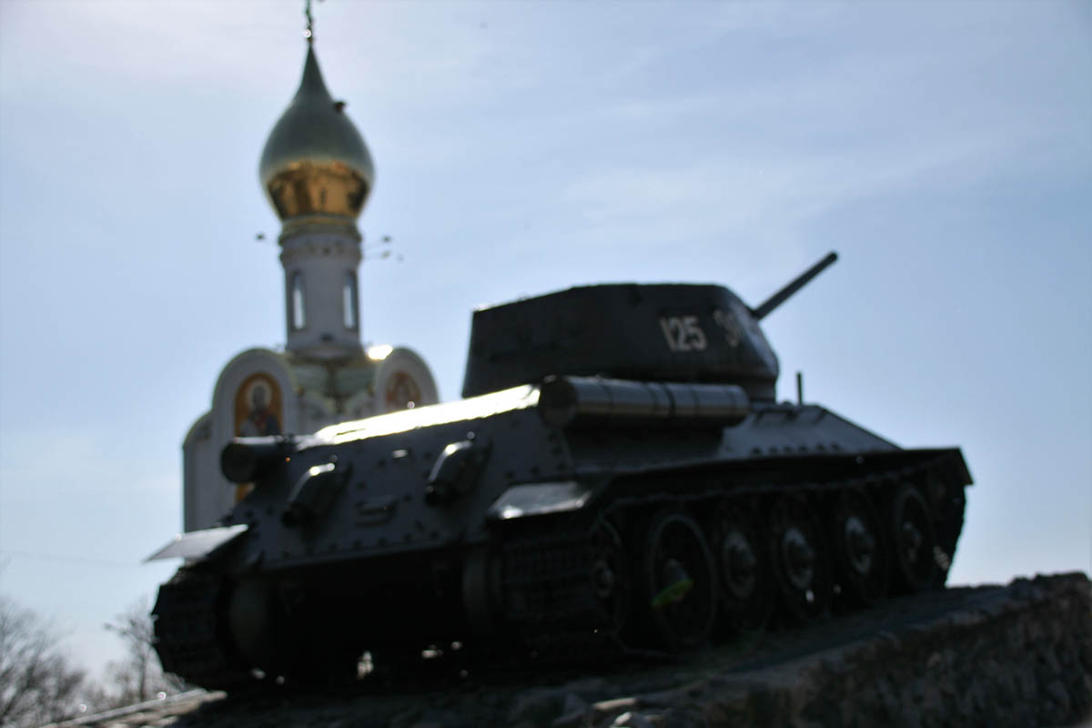 Танк Т-34-85, используемый в качестве «памятника Славы» в Тирасполе, Приднестровье. Фото Alessio Barsotti по лицензии Istockphoto