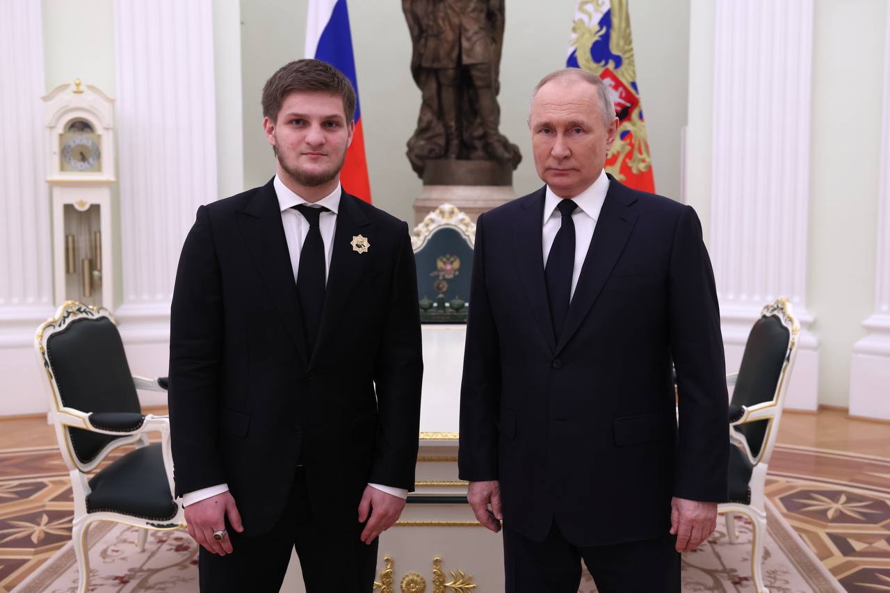 Ахмат Кадыров вместе с Владимиром Путиным. Фото Telegram-канал Рамзана Кадырова