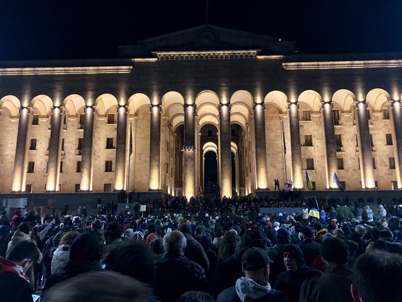 Протестующие у здания парламента Грузии в Тбилиси в ночь на 8 марта 2023 года. Фото Алексея Яблокова/Spektr.Press