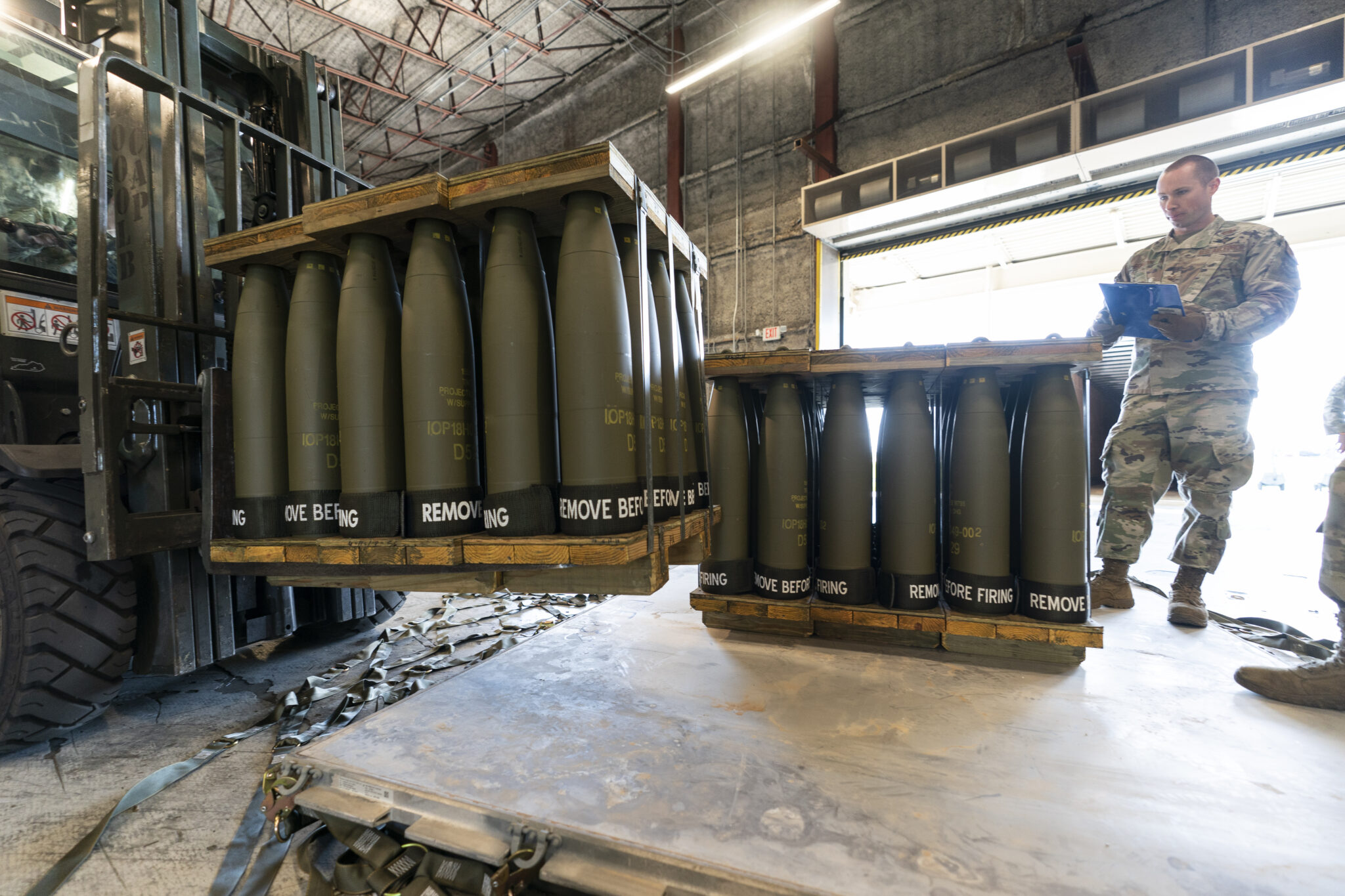 155-миллиметровые снаряды направляются в Украину. Фото Alex Brandon/AP/Scanpix/LETA
