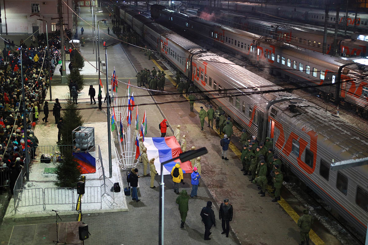 Мобилизованные российские солдаты на железнодорожной станции в Тюмени, Россия. Фото AP Photo/Scanpix/LETA