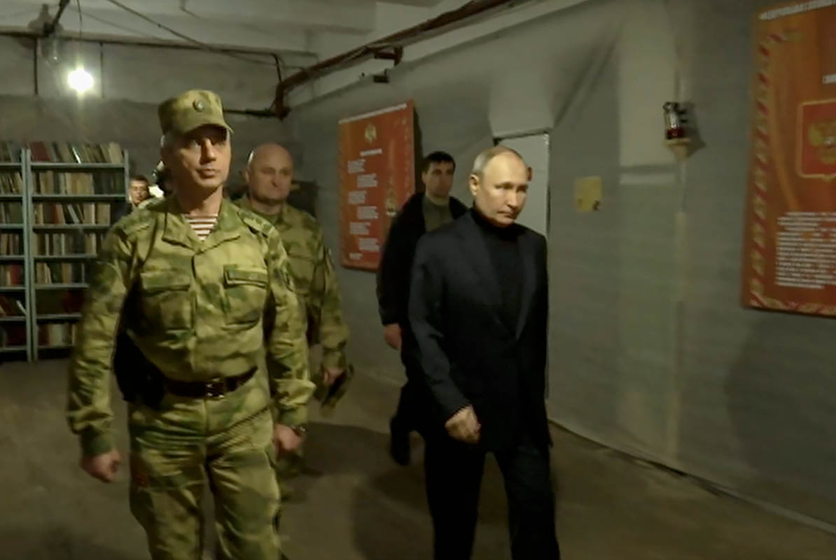 Владимир Путин посещает штаб Национальной гвардии Восток в Луганской Народной Республике. 18 апреля 2023 года. Фото EPA/KREMLIN.RU/Scanpix/Leta
