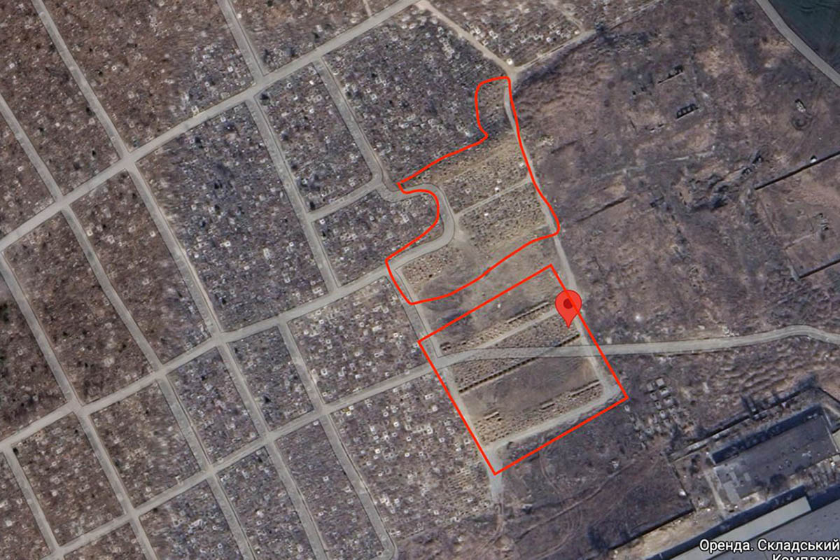 Новые сектора массовых захоронений на Новотроицком кладбище в Мариуполе на спутниковом снимке Google Maps. Фото Андрющенко Time/Telegram