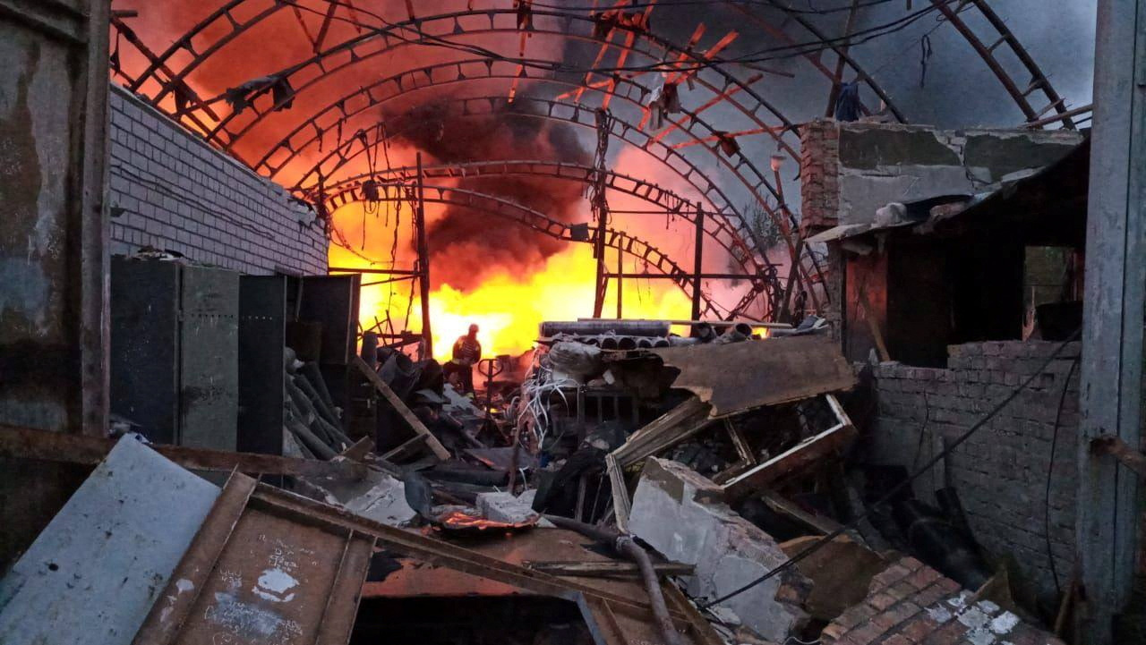Последствия бомбардировки Днепра. Фото из Telegram Днепропетровской городской администрации.