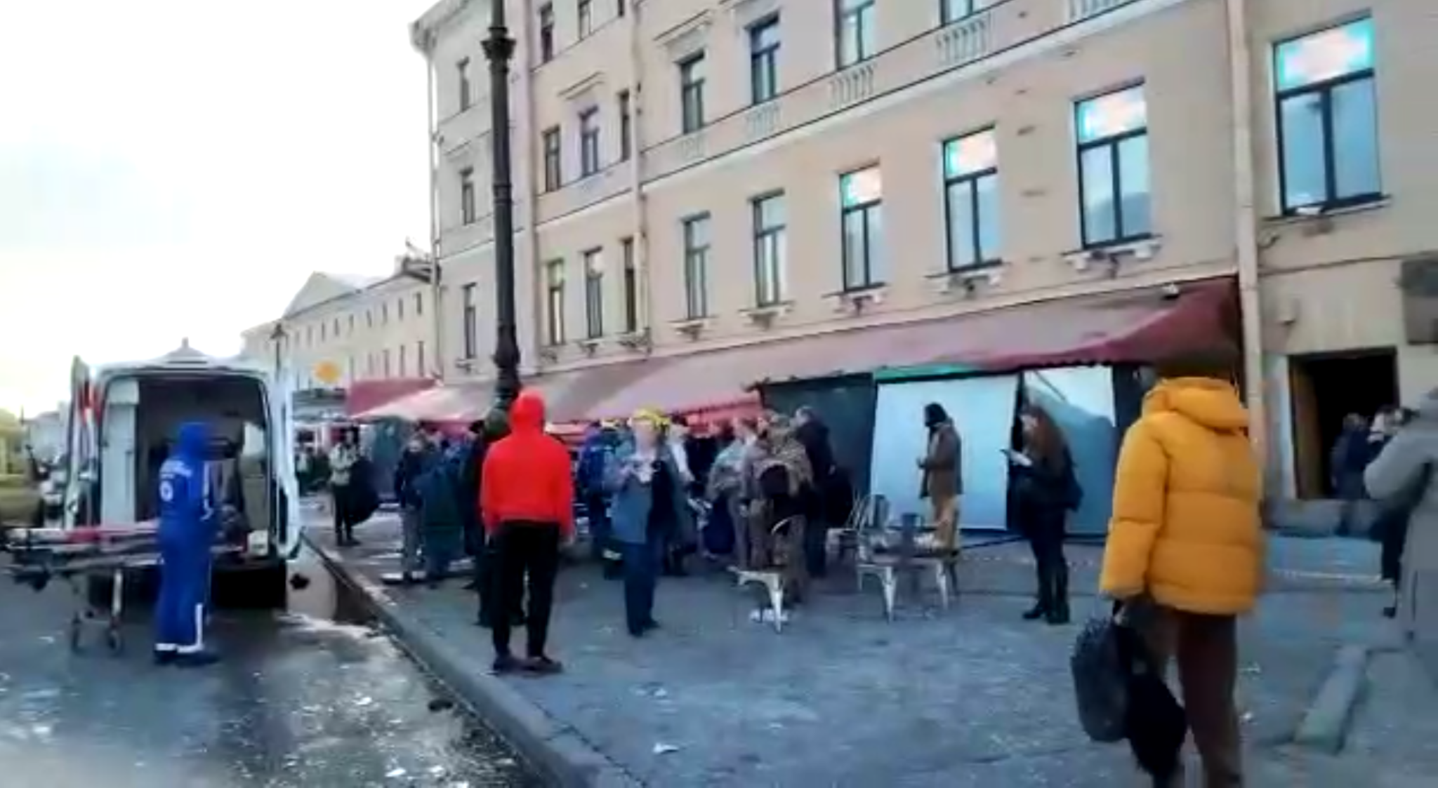Последствия взрыва в кафе в Петербурге 2 апреля. Скриншот из видео в telegram