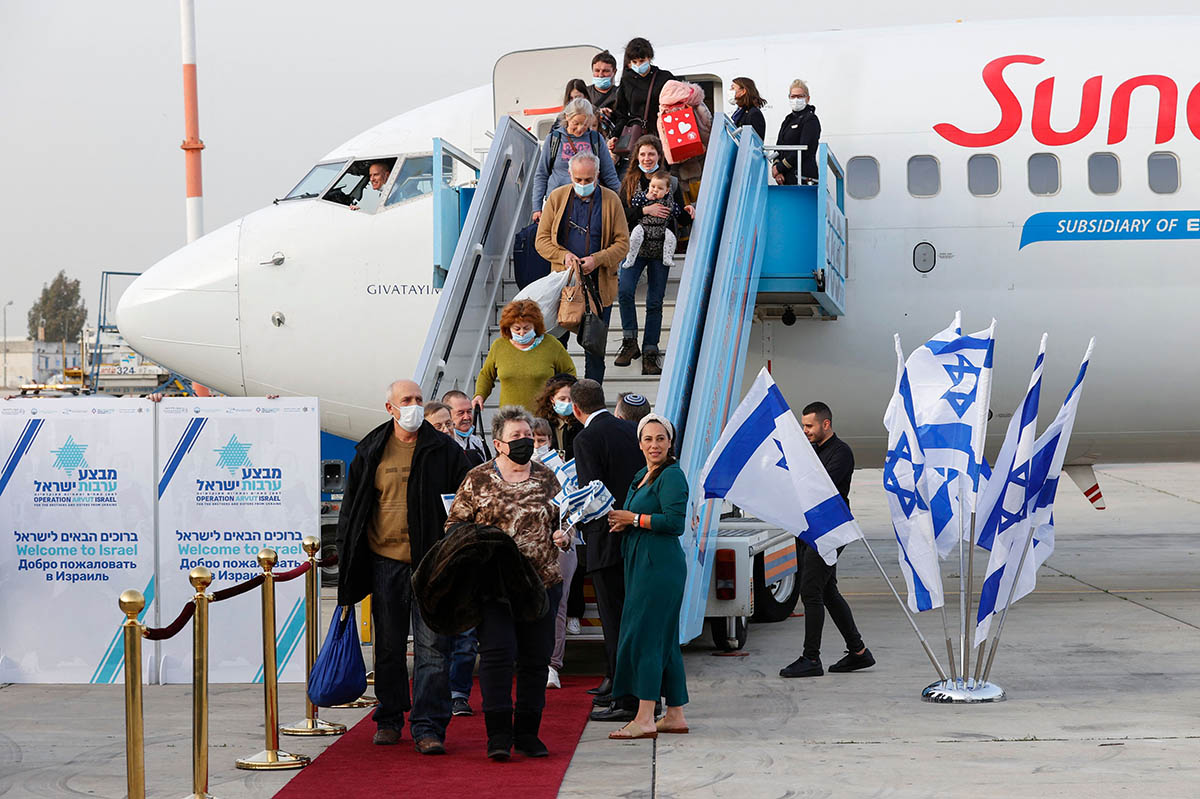 Украинские евреи-репатрианты в израильском аэропорту Бен-Гуриона. Фото JACK GUEZ/AFP/Scanpix/Leta